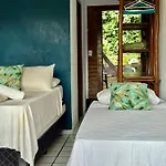 Novos Baianos Hostel e Suites
